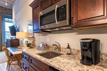 Hip Urban Loft - Small Town Charm - 124 Lofts #1 West Dundee Exteriér fotografie
